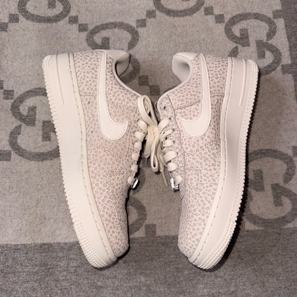 Nike Air Force 1 Cream Pebbled Sneakers, size 6 - Picture 5 of 9